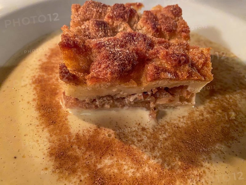Oven pancake with apple and cinnamon, dessert, on plate, food, Stuttgart, Baden-Württemberg, Germany