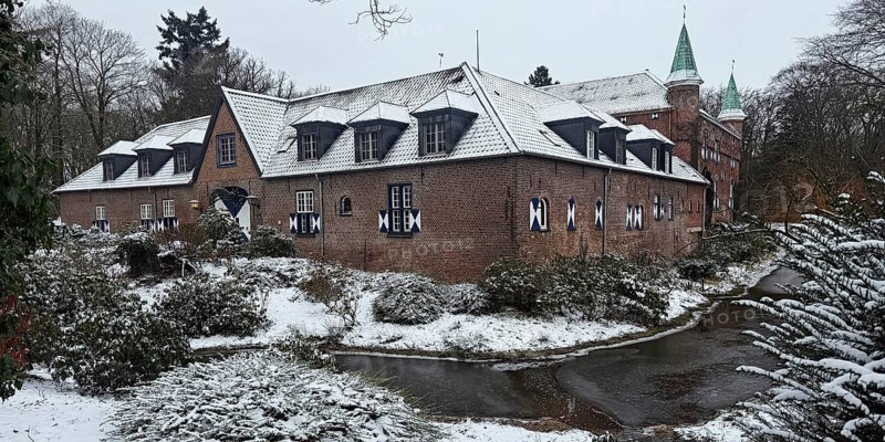Walbeck Castle in Geldern-Walbeck in winter, Geldern, Lower Rhine, North Rhine-Westphalia, Germany