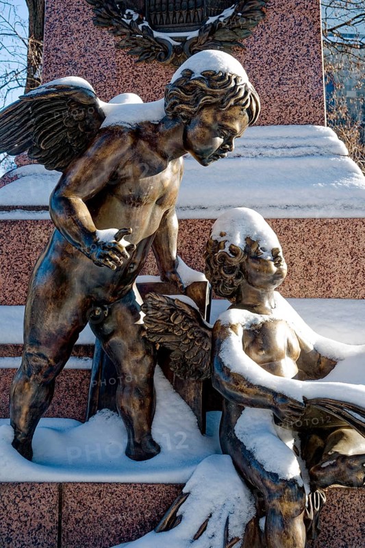 Two snowy angels, figure at the Felix Mendessohn Bartholdy monument in winter with snow, Leipzig, Saxony, Germany