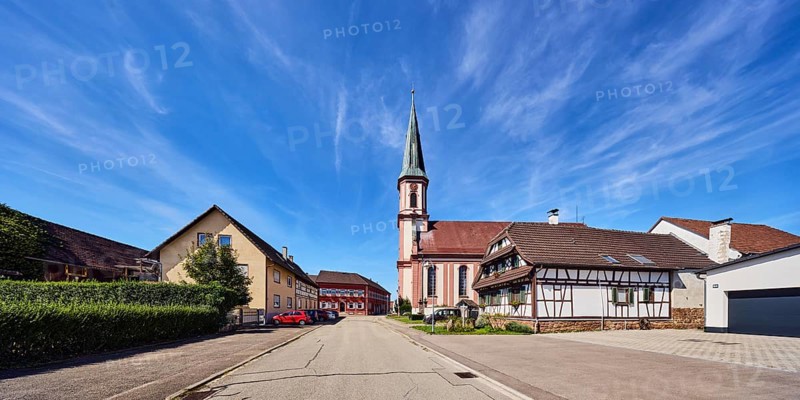 St. James church, church tower, Grafenhausen town hall, residential building, commercial building, general architecture, street, parking boxes with cars, trees, hedge, meadow, blue sky, cirrus clouds, Kirchstraße, Grafenhausen district, Kappel-Grafenhausen, Black Forest, Ortenaukreis, Baden-Württemberg, Germany