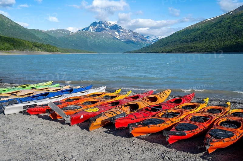 Colorful kayaks on lakeside, lake and mountains, Eklutna Lake, Chugach Mountains, Chugach State Park, Alaska, USA