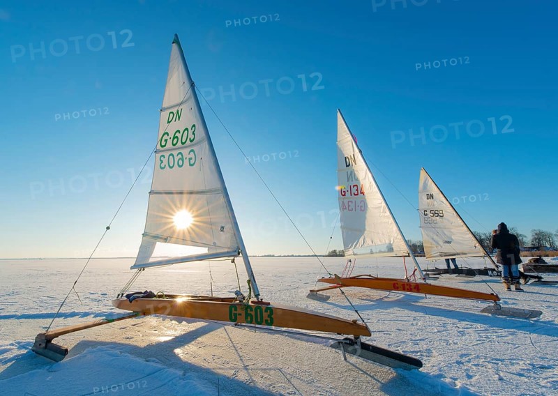 Ice sailboats on frozen Dümmer Lake in sunshine under clear sky, Lembruch, Dümmer nature park Park, Lower Saxony, Germany