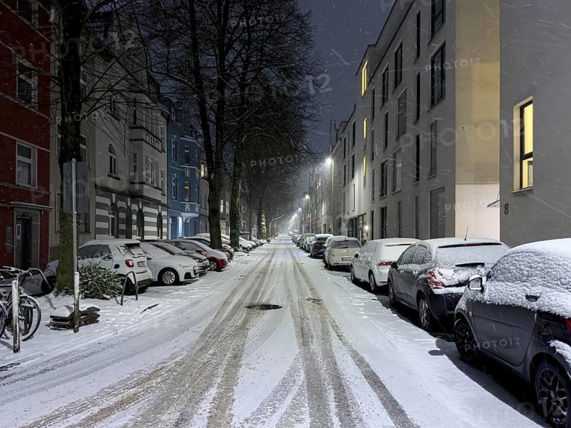 Residential street, winter, snowy, snowy, parked cars, Essen-Rüttenscheid, North Rhine-Westphalia, Germany