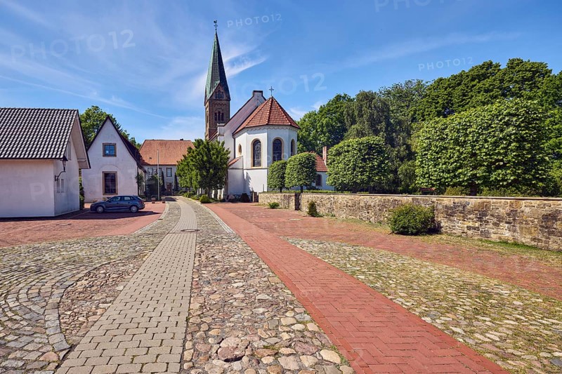 St. Paul's Church, general architecture, building, concrete paving stone walkway, paving stones and natural stones, sandstone wall, trees, blue sky, cirrus clouds, Am Burghof, district of Vörden, Neuenkirchen-Vörden, Vechta district, Lower Saxony, Germany