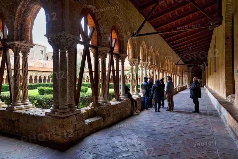 Famous cloister of the Benedictine monastery, tourist group, Cathedral of Monreale, Santa Maria Nuova, Monreale, Sicily, southern Italy, Italy