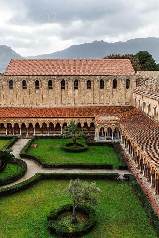 Famous Benedictine monastery cloister, courtyard garden, Norman architecture, Monreale Cathedral, Santa Maria Nuova, Monreale, Sicily, southern Italy, Italy