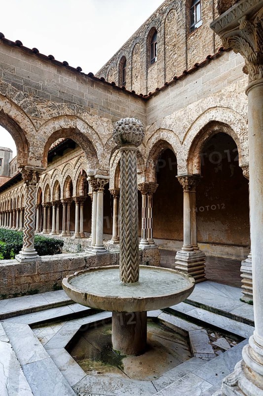 Famous Benedictine monastery cloister, decorated columns and fountains, Cathedral of Monreale, Santa Maria Nuova, Monreale, Sicily, Southern Italy, Italy