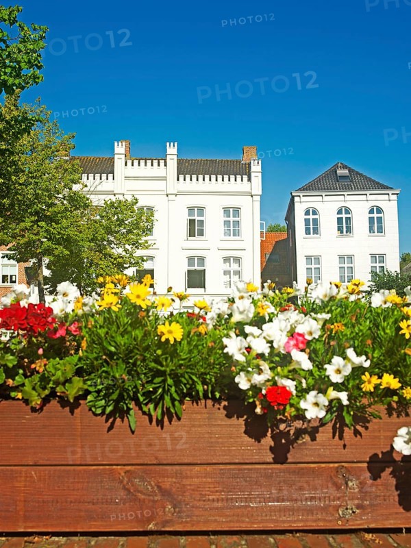 Harbour forecourt in front of Norderstraße, Neo-Gothic façade, City of Weener, East Frisia, Germany
