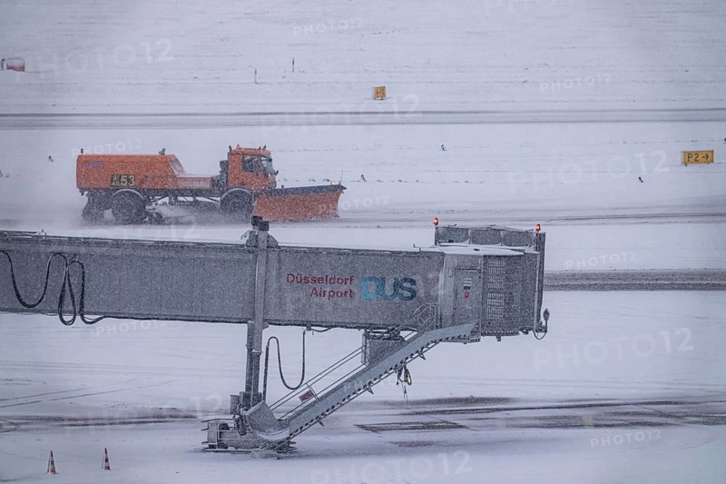 The onset of winter in North Rhine-Westphalia, flight operations are maintained at Düsseldorf airport with great effort, taxiways, runway are freed from snow and ice with many clearing vehicles, airplanes are de-iced in front of takeoff, North Rhine-Westphalia, Germany