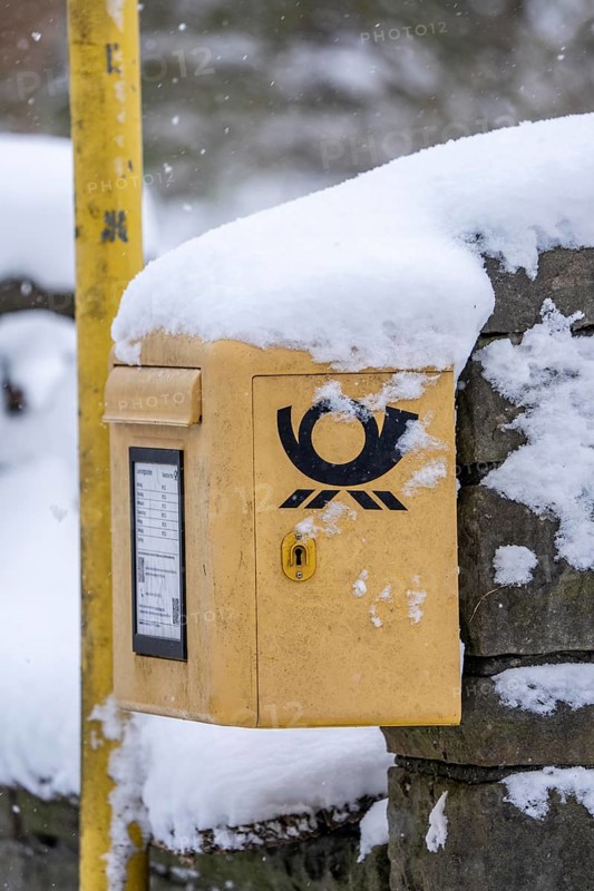 Mailbox, Deutsche Post, winter weather, blowing snow, snowy, near Oberelfringhausen in Elfringhauser Switzerland, near Hattingen, North Rhine-Westphalia, Germany