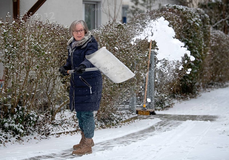 Elderly woman sweeping week with snow shovel, snow shovel, snow remover, shovel, clear, shovel snow, sidewalk, snowfall, snow, winter, Stuttgart, Baden-Württemberg, Germany