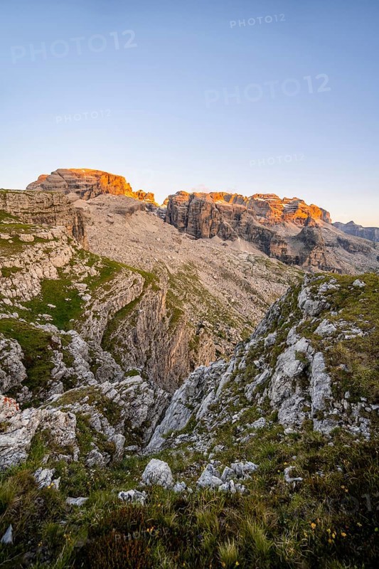 View of rocky mountain peaks of the Brenta Mountains at sunset, Alpenglühen, mountain landscape on the Grosté Plateau, Brenta, Parco Naturale Brenta-Adamello, Trentino, Italy