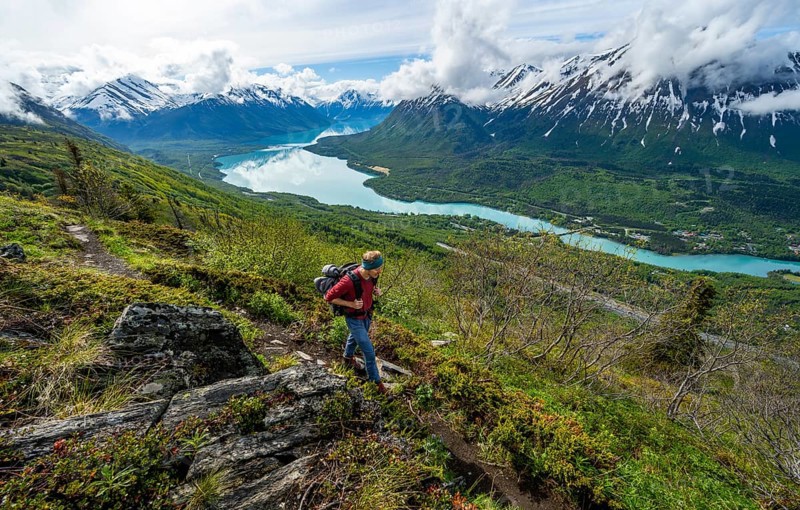 Climbers on a hiking trail, Slaughter Ridge Trail, view of snowy mountains and turquoise lake Kenai Lake, Cooper Landing, Kenai Peninsula, Alaska, USA