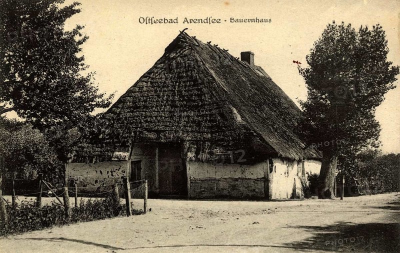 Baltic resort Arendsee, farmhouse, thatched, Kühlungsborn, Rostock district, Mecklenburg-Western Pomerania, until 1938 place name of the western district of Kühlungsborn, Germany, postcard, view around 1900 - 1910, historical, digital reproduction of a historical postcard, authentic, public domain, from that time, exact date unknown