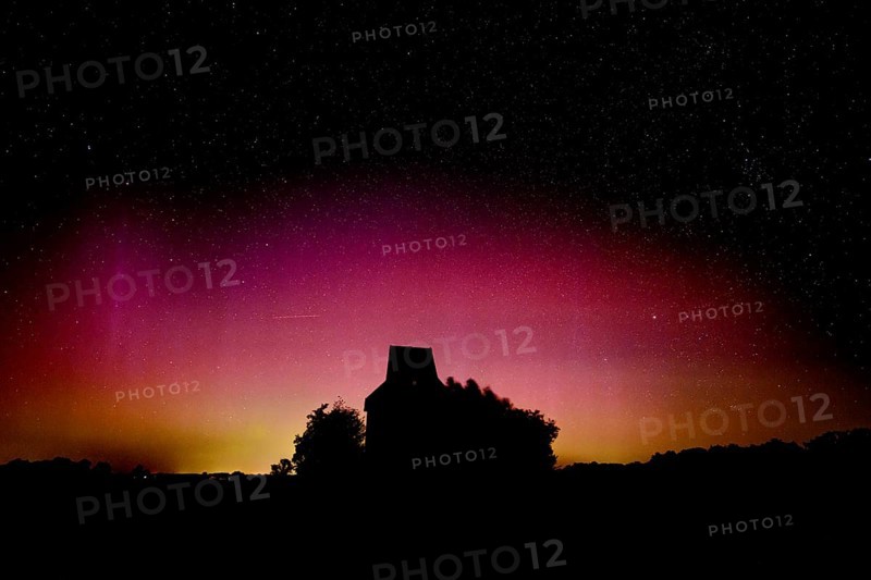 Colourful polar lights over the EXPO observatory in front of a starry night, EXPO Observatory, Oberholsten, Melle, Lower Saxony, Germany