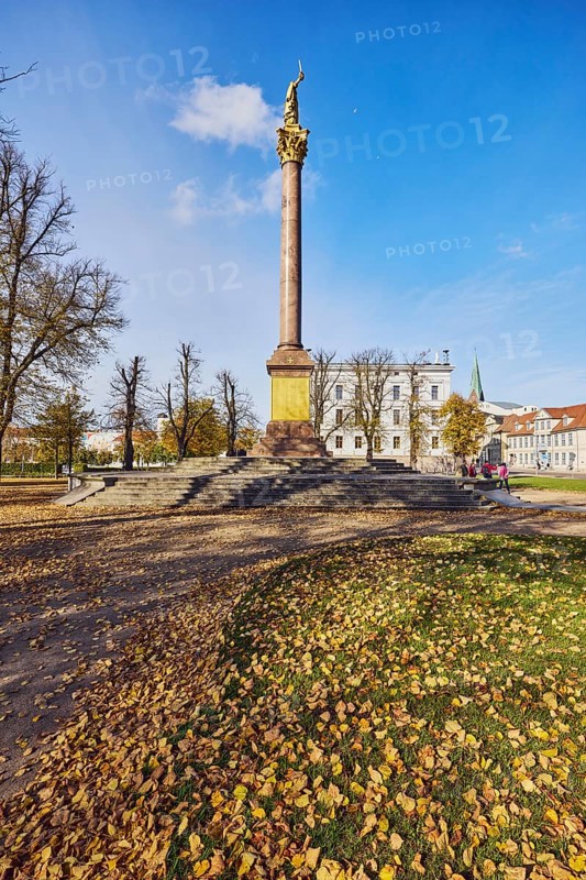 Victory column, general architecture, houses, trees with autumn leaves, meadow, fallen leaves, blue sky, cumulus clouds, cirrostratus clouds, Schwerin, state capital, district-free city, Mecklenburg-Western Pomerania, Germany