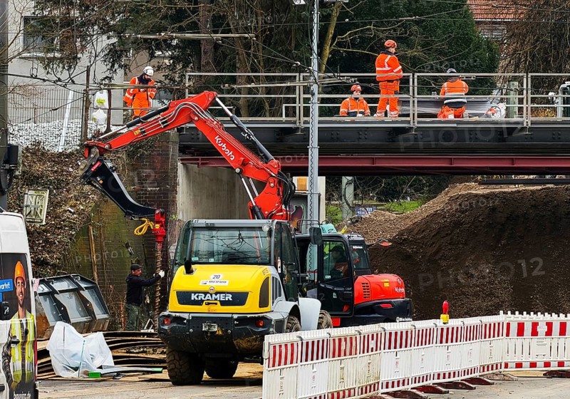 Construction workers with construction machinery on a railway bridge construction site, infrastructure, Witten, Ruhr region, North Rhine-Westphalia, Germany