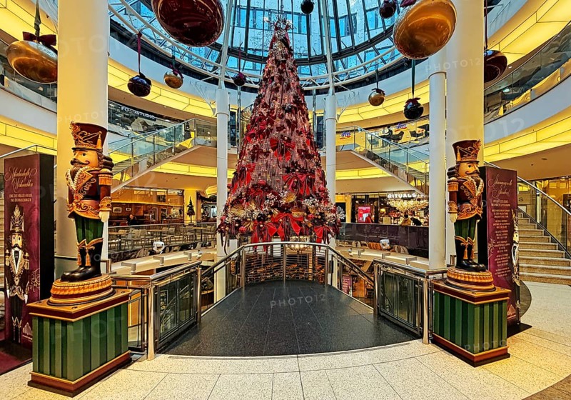Schadow arcades, elegant shopping center with Christmas decorations and a large Christmas tree spread over several floors, Düsseldorf, Germany