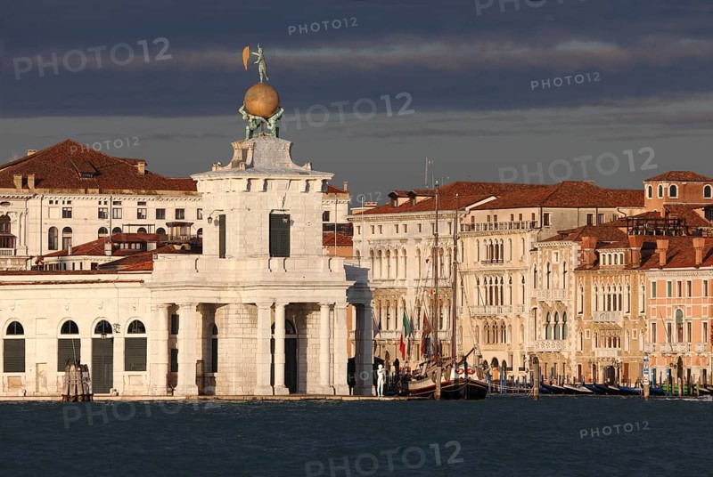 Dogana da Mar, entrance to the Grand Canal, Venice, Vneto, Italy