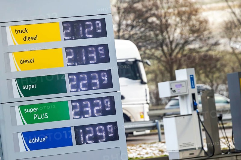 Fill up at Agip on the motorway. High prices on the A8 motorway near Gruibingen, Baden-Württemberg, Germany