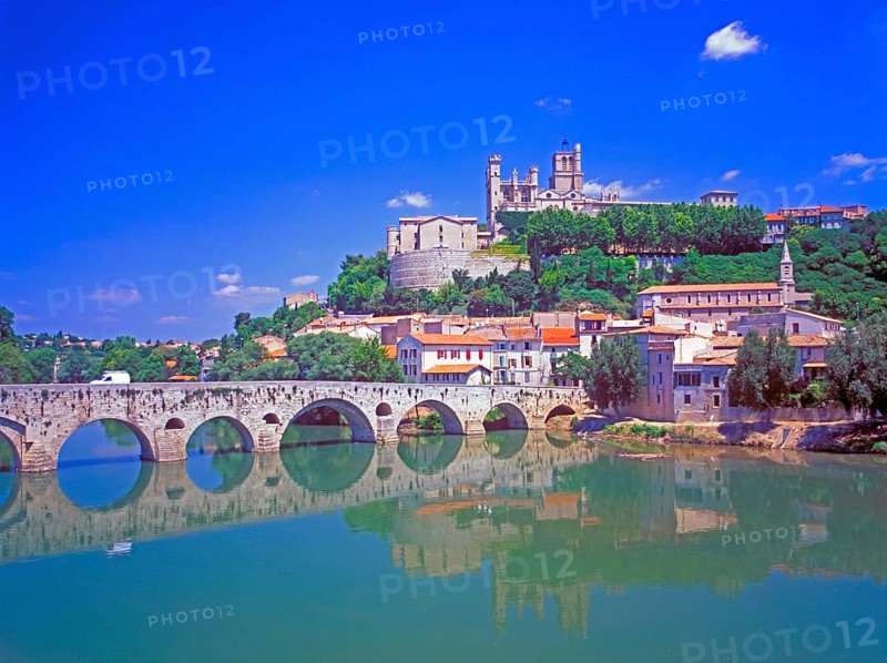Pont Vieux, Orb river, cathedral, Béziers, Hérault departments, southern France, June 1999, vintage, retro, old, historic