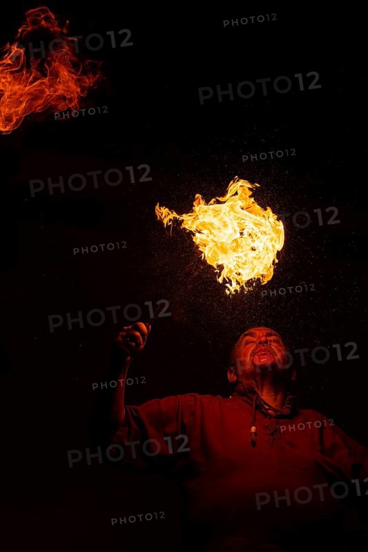 Fire Breather, Raunacht, Winter, Waldburg Castle, Waldburg, Allgäu, Baden-Württemberg, Germany