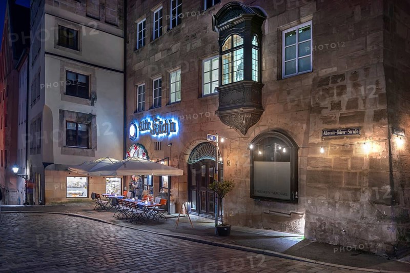 Historic restaurant, Alte Küch'n, with choirs in the evening lighting in the old town, Albrecht-Dürer-Straße 3, Nuremberg, Middle Franconia, Bavaria, Germany