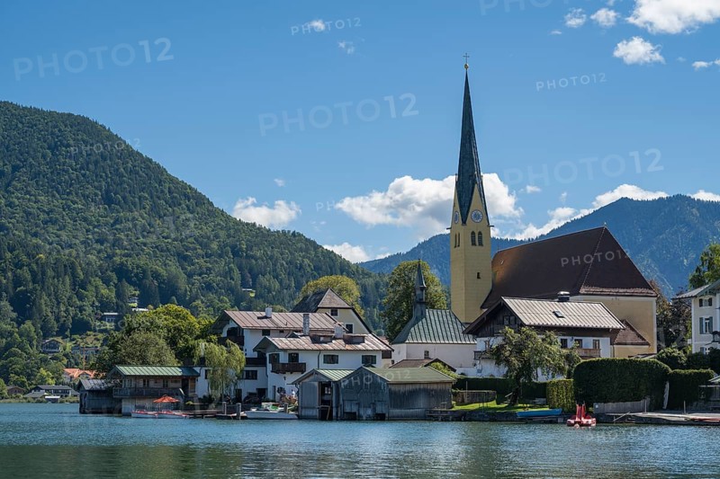 View from Malerwinkel of the village with parish church of St. Lawrence, Rottach-Egern, Upper Bavaria, Bavaria, Germany