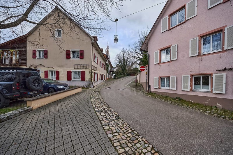 Residential buildings, apartment buildings, houses, general architecture, lantern, cars, bare winter trees, cloudy, diffuse light, alleyway St.-Johannesgasse, Staufen im Breisgau, Black Forest, Breisgau-Hochschwarzwald district, Baden-Württemberg, Germany