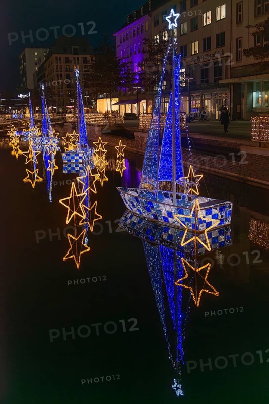 Christmas decoration in Kiel am Holstenfleet, Kleiner Kiel Canal, city center, Christmas, lighting, lights, sailboats, stars, water reflection, shops, evening, darkness, Germany
