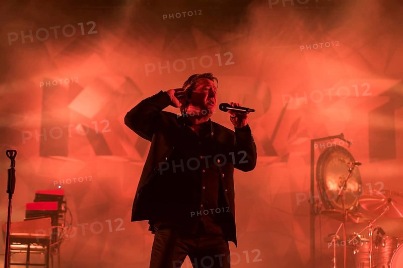 Claudius Dreilich, singer of Karat live on 50 years of KARAT tour in Berlin's Max-Schmeling-Halle on 19.12.2025