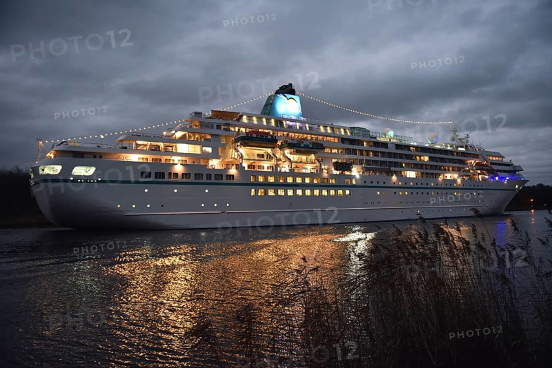 Cruise ship AMADEA sails in front of sunrise in the Kiel Canal, NOK, Kiel Canal, Kiel Canal, Schleswig-Holstein, Germany