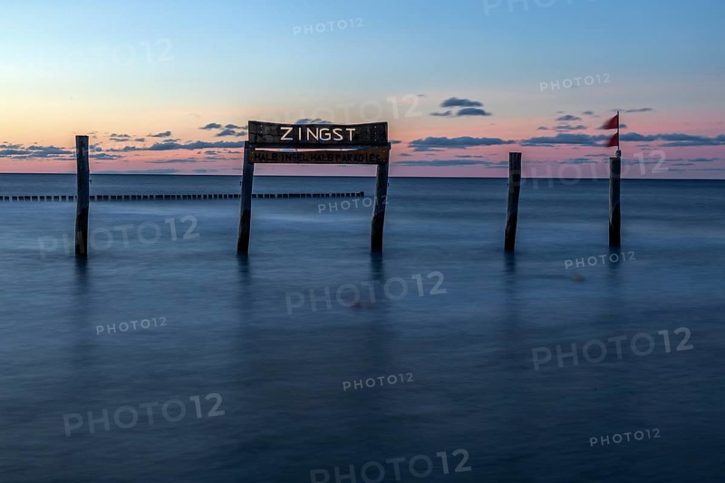 Wooden sign in the sea with inscription Zingst, long exposure, evening light, Zingst, Fischland-Darß-Zingst, Vorpommersche Boddenlandschaft National Park, Mecklenburg-Western Pomerania, Germany