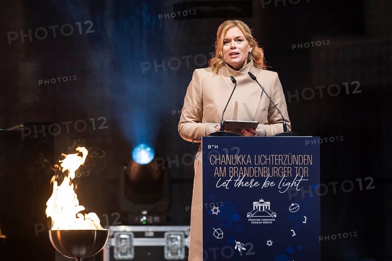 Julia Klöckner (President of the German Bundestag) speaks at the lighting of lights to mark 20 years of Hanukkah in front of the Brandenburg Tor, Berlin, 17 December 2025