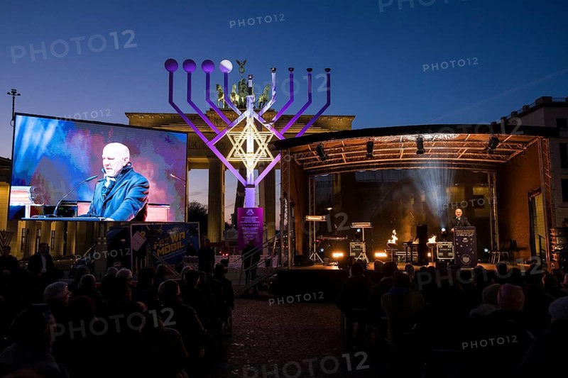 Kai Wegner (Governing Mayor of Berlin) speaks at the lighting of lights to mark 20 years of Hanukkah in front of the Brandenburg Gate, Berlin, 17 December 2025