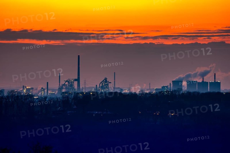 Die Hüttenwerk Krupp-Mannesmann, HKM, blast furnaces, coking plant and cooling towers gas power plant, North Rhine-Westphalia, Germany