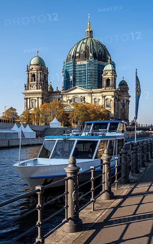 Sightseeing steamers and tourist ships on the Spree at Berlin Cathedral, Germany