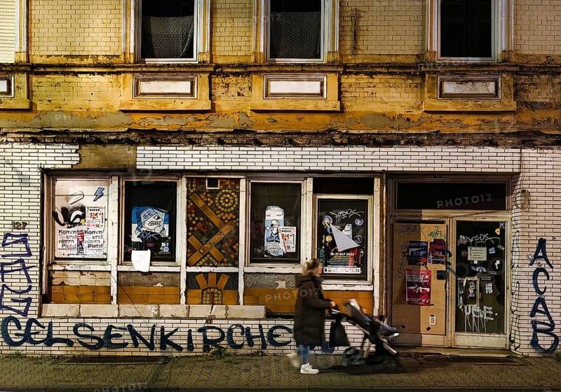 Decaying façade covered with graffiti, no-go area in Gelsenkirchen, one of the poorest cities in Germany, Ruhr area, North Rhine-Westphalia