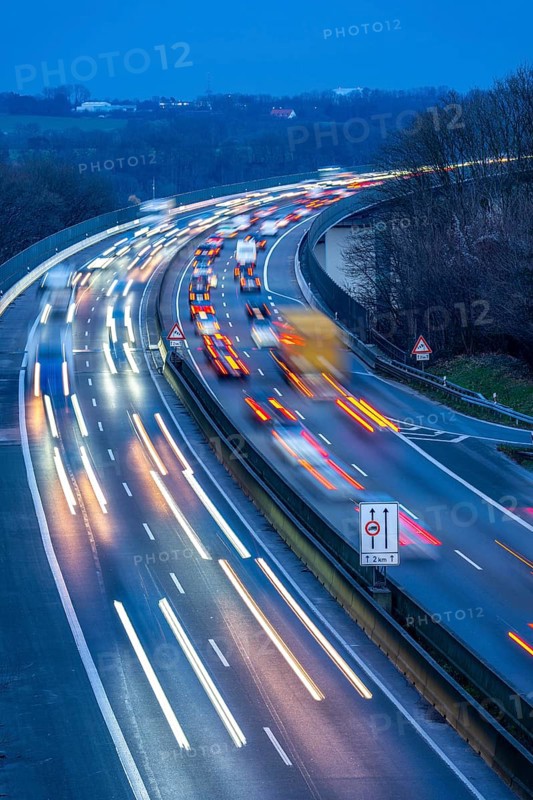 Evening traffic on the A52 motorway, between Düsseldorf and Essen, at the Ruhr Valley Bridge, across the Ruhr near Mülheim-Mintard, partly slow, rush hour traffic, looking north, North Rhine-Westphalia, Germany