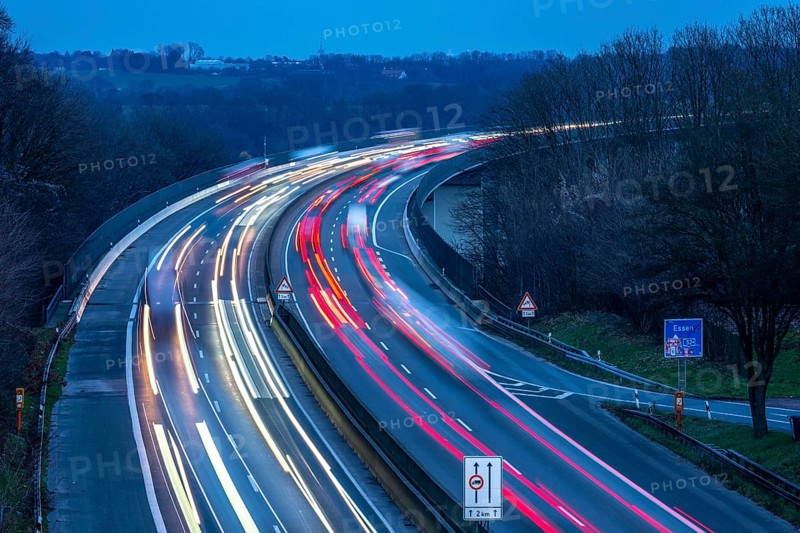 Evening traffic on the A52 motorway, between Düsseldorf and Essen, at the Ruhr Valley Bridge, across the Ruhr near Mülheim-Mintard, partly slow, rush hour traffic, looking north, North Rhine-Westphalia, Germany