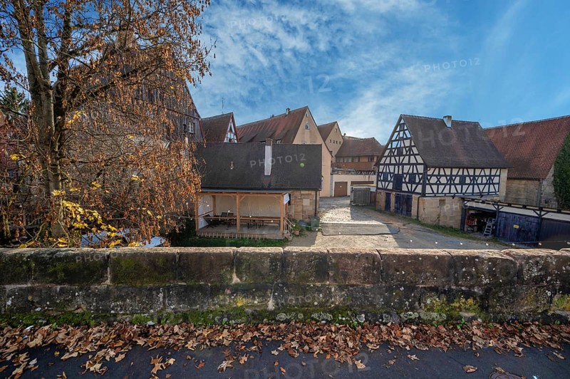 Historic city wall built in the 14th century, old town houses behind, Lauf an der Pegnitz, Middle Franconia, Bavaria, Germany