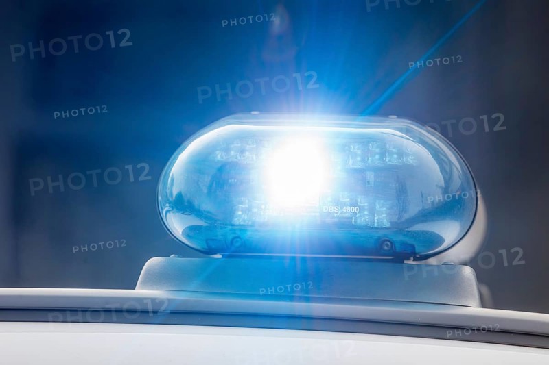 Symbolic image police operation: close-up of a blue light on a police car (digitally reworked)
