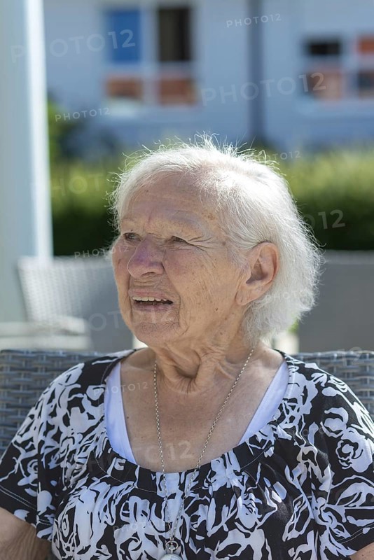 86-year-old woman, retirement home, Jettingen, Baden-Württemberg, Germany