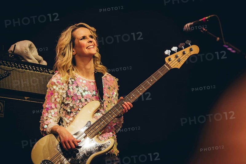 Charlotte Cooper, singer and bass player from The Subways live on For Eternity Tour 2025 at Hole44 in Berlin on 29.11.2025