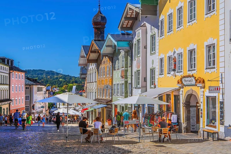 Historic market street with street cafe and typical gabled houses, Bad Tölz. Isartal, Upper Bavaria, Bavaria, Germany
