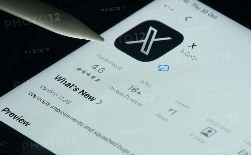 Dhaka, Bangladesh- 30 Oct 2025: X app on a iPad screen with a pen pointing at the install option