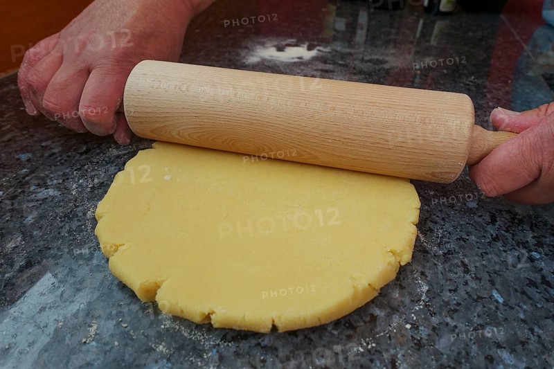 Southern German cuisine, preparation of shortcrust pastry, raw dough on the worktop, waving dough, rolling pin, making cake, baking, out of the oven, vegetarian, traditional cuisine, men's hands, food photography, studio, Germany