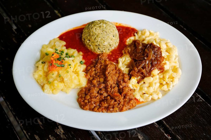 Swabian cuisine, potato salad with flavored onions, spätzle, knöpfle, dumplings with tomato sauce, vegetarian, plate, main course served on plate, grandmother's cuisine, regional, home cooking, typical Swabian, traditional cuisine, food photography, Germany