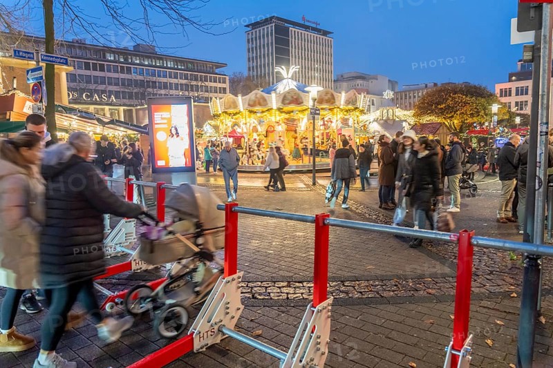 Christmas market in Essen, secured by mobile anti-terrorist lock, modular, movable barrier against car and truck shooting, are opened or closed by a security guard as required, model Herner Truck Lock, HTS, on Kennedyplatz, in Essen, North Rhine-Westphalia, Germany