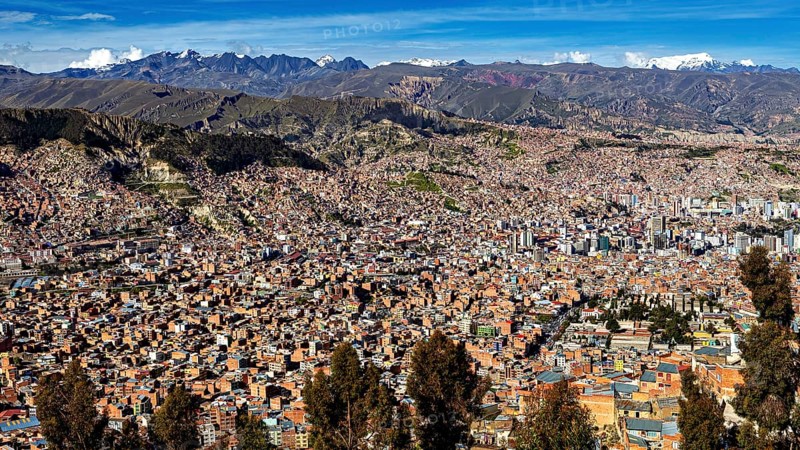 Panoramic view of a sprawling city with mountains on the horizon, the city of La Paz in Bolivia